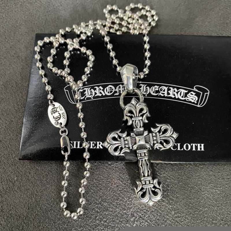 Ch**me He**ts necklaces